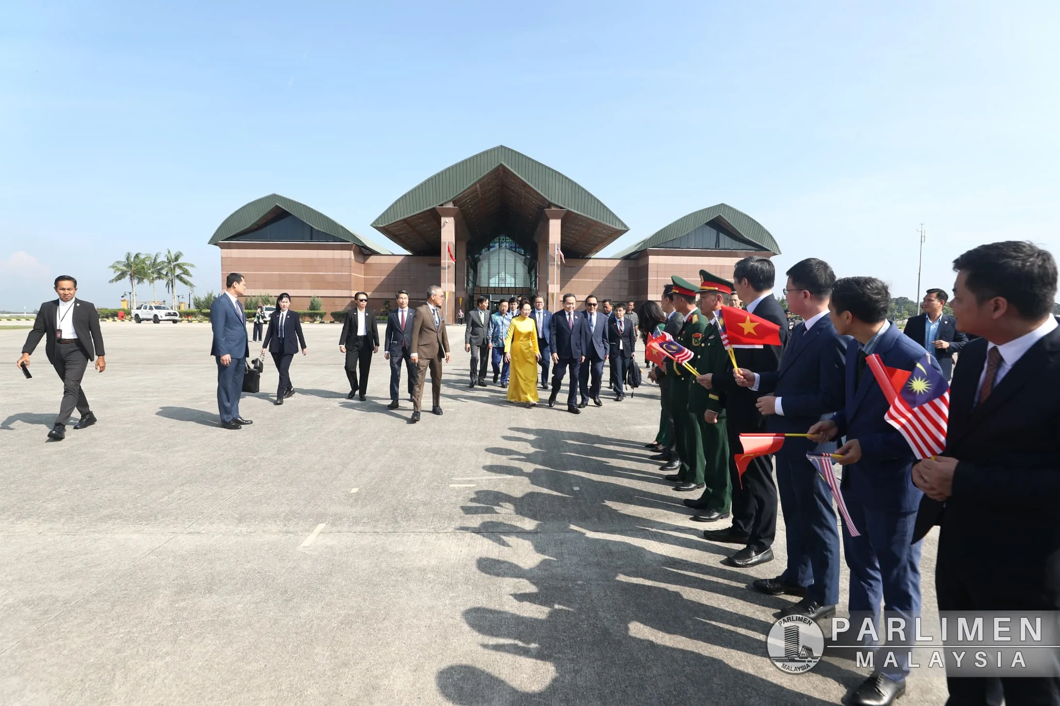 Diplomatic farewell ceremony with officials at Parliament Malaysia