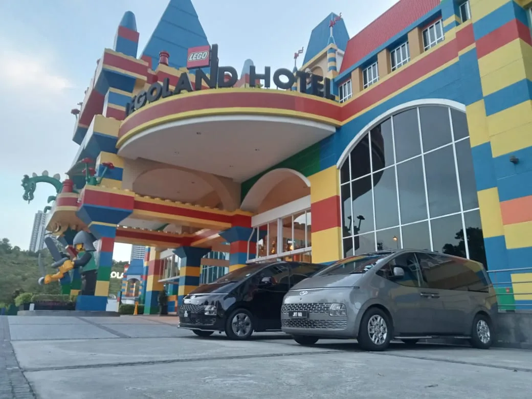 Mercedes E-Class and Staria fleet parked at night in KL
